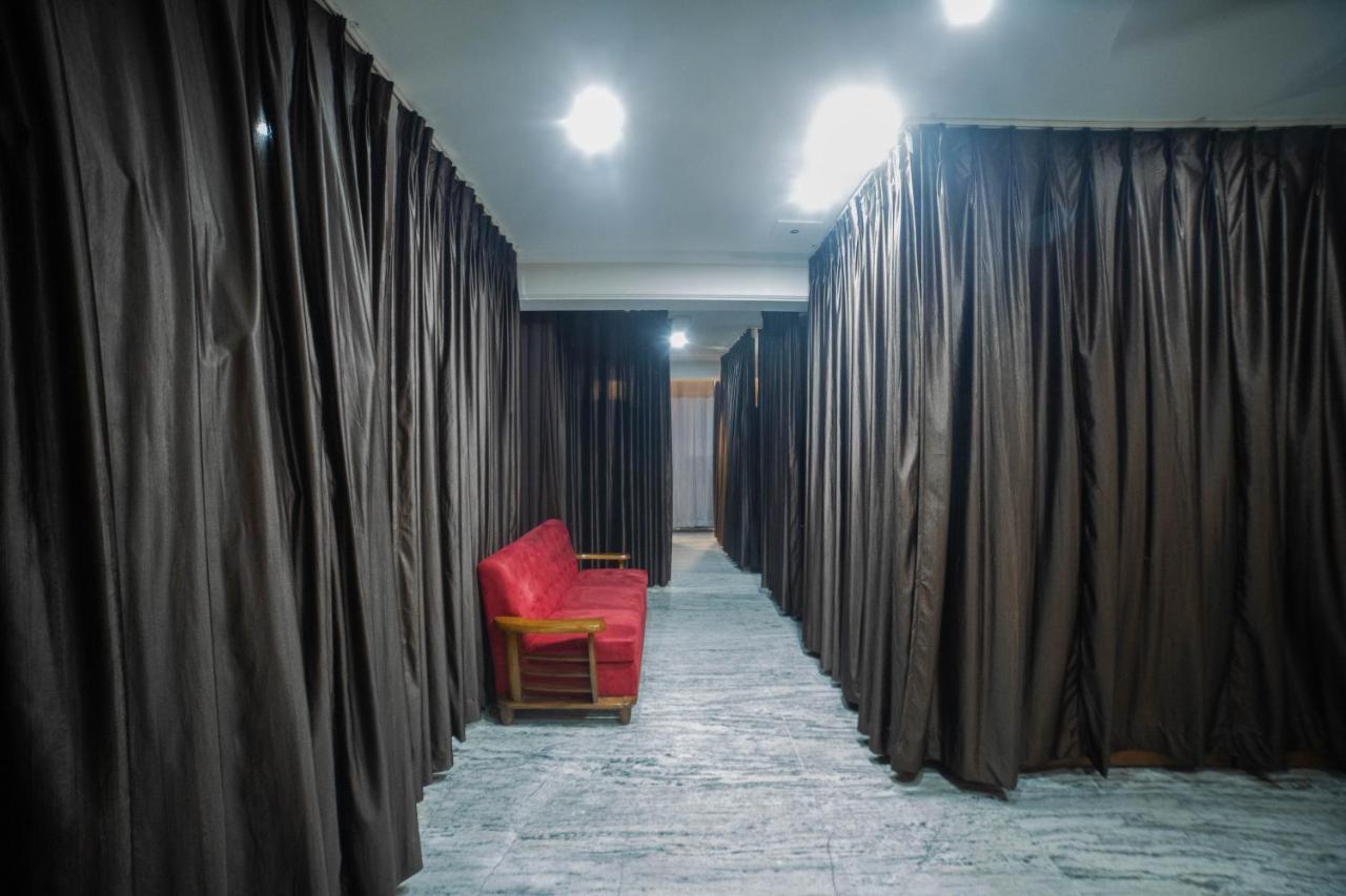 Pearl Courtyard Dormitory バラナシ エクステリア 写真