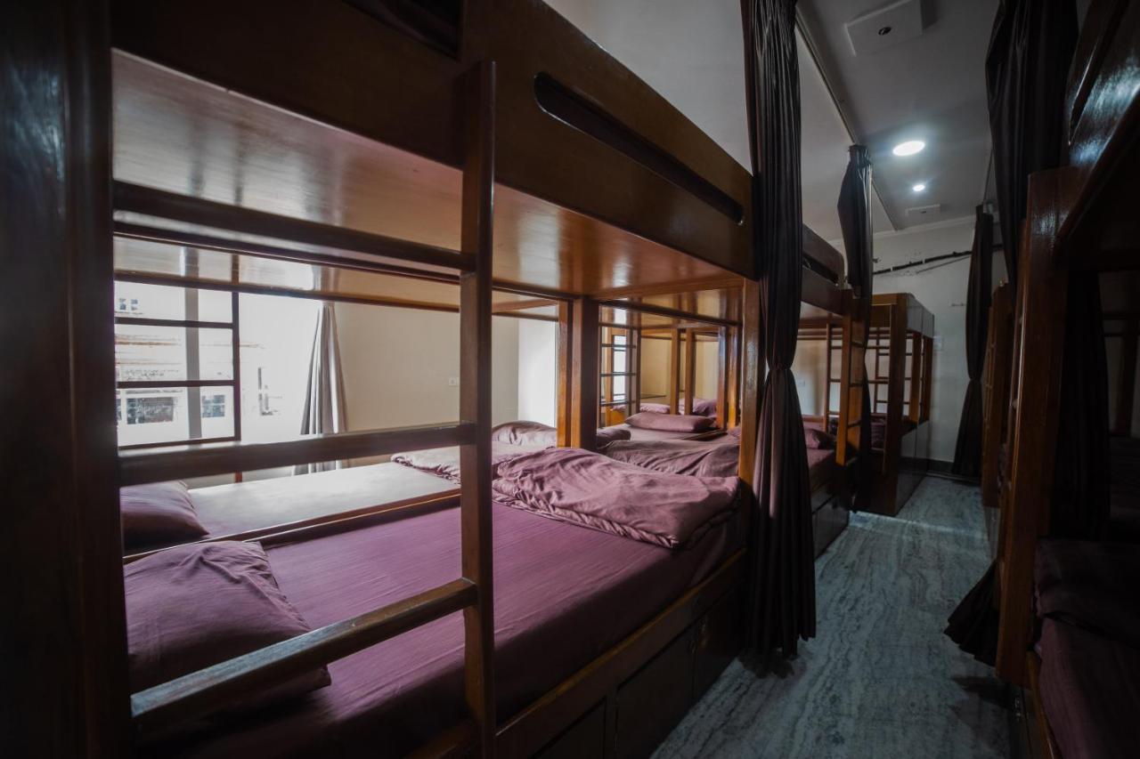 Pearl Courtyard Dormitory バラナシ エクステリア 写真