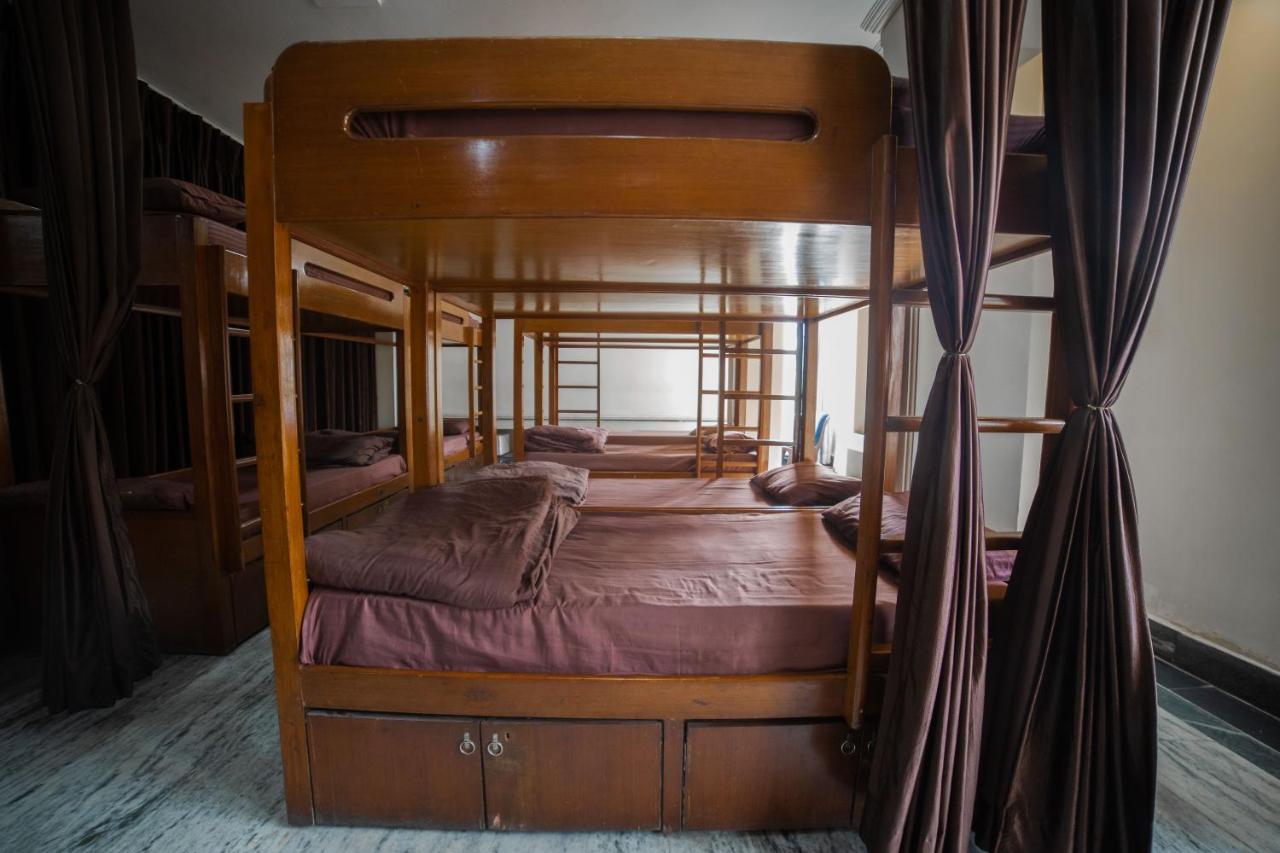 Pearl Courtyard Dormitory バラナシ エクステリア 写真