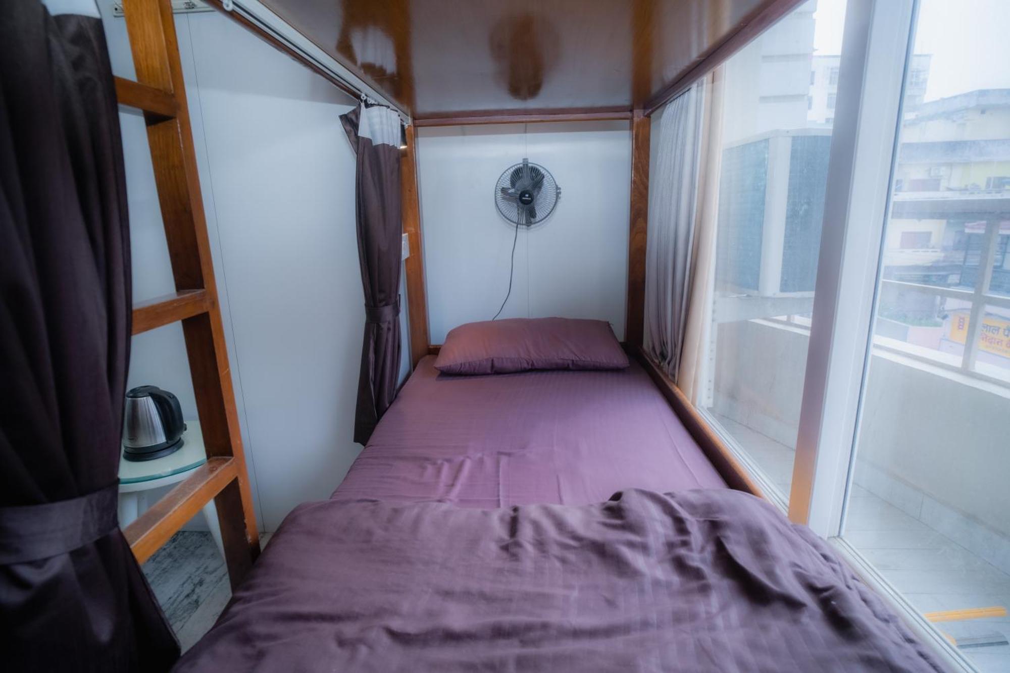 Pearl Courtyard Dormitory バラナシ エクステリア 写真