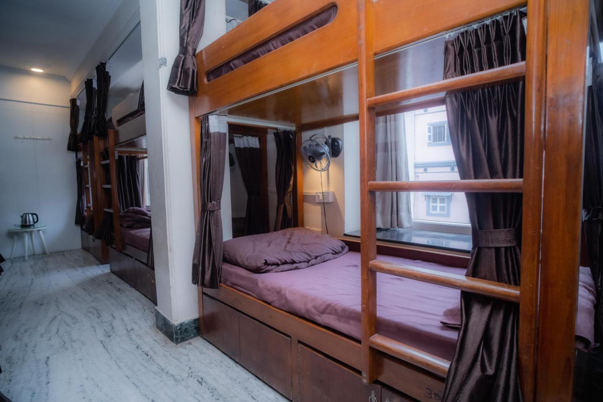 Pearl Courtyard Dormitory バラナシ エクステリア 写真