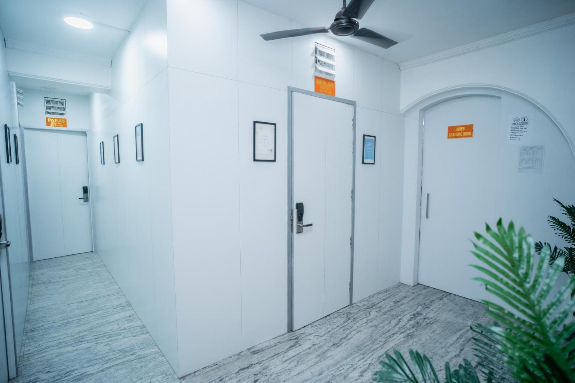 Pearl Courtyard Dormitory バラナシ エクステリア 写真