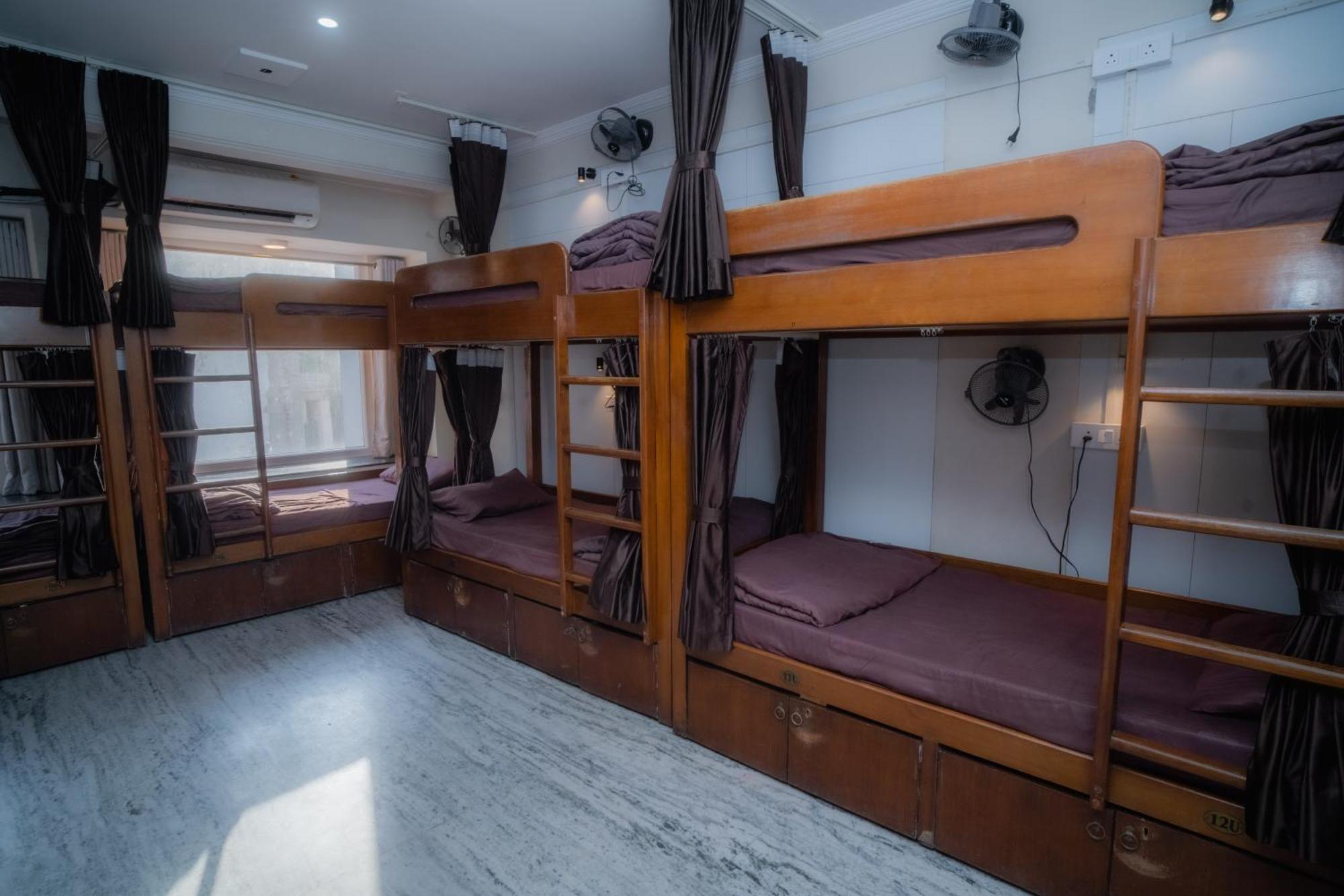 Pearl Courtyard Dormitory バラナシ エクステリア 写真