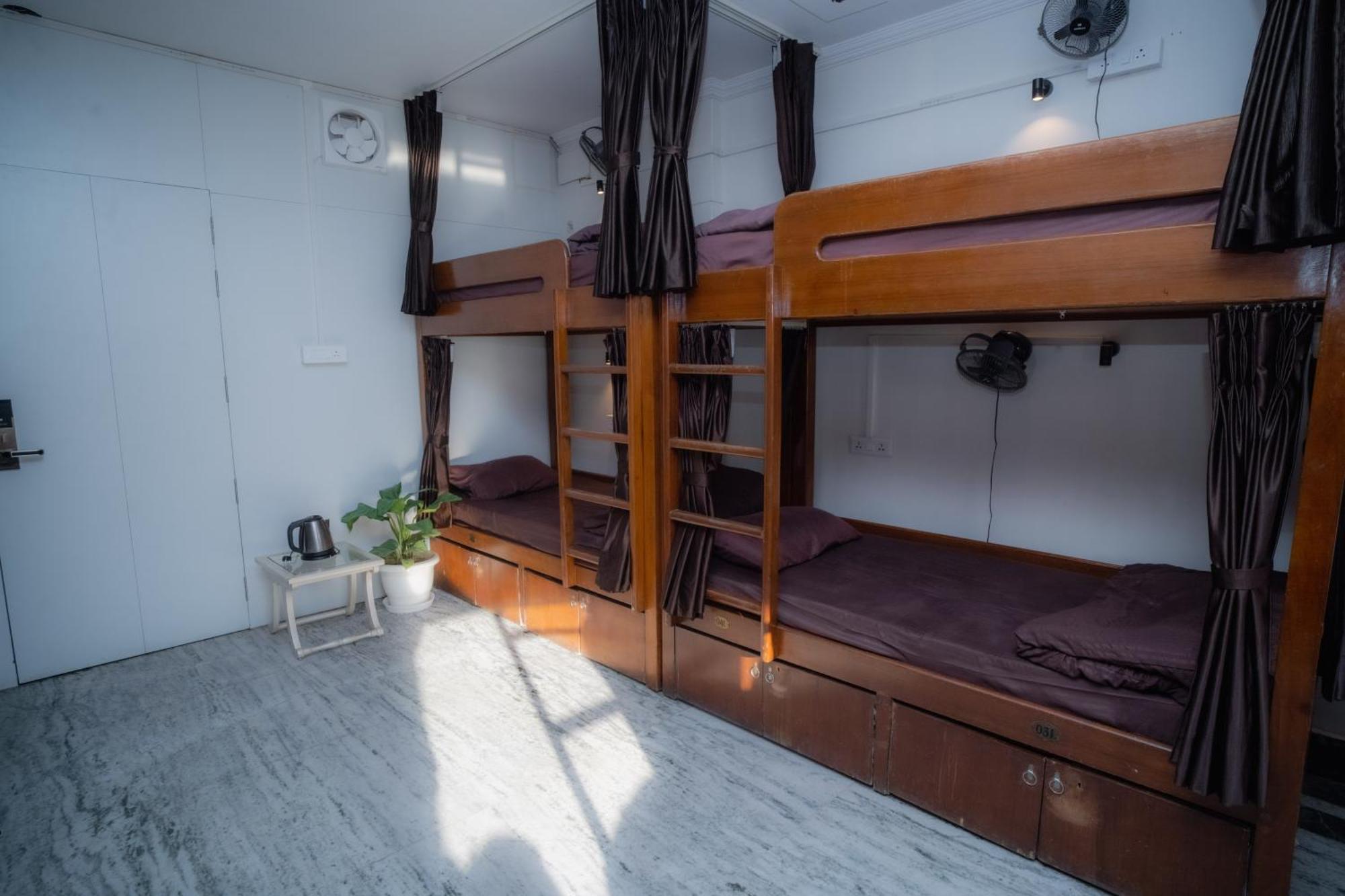 Pearl Courtyard Dormitory バラナシ エクステリア 写真
