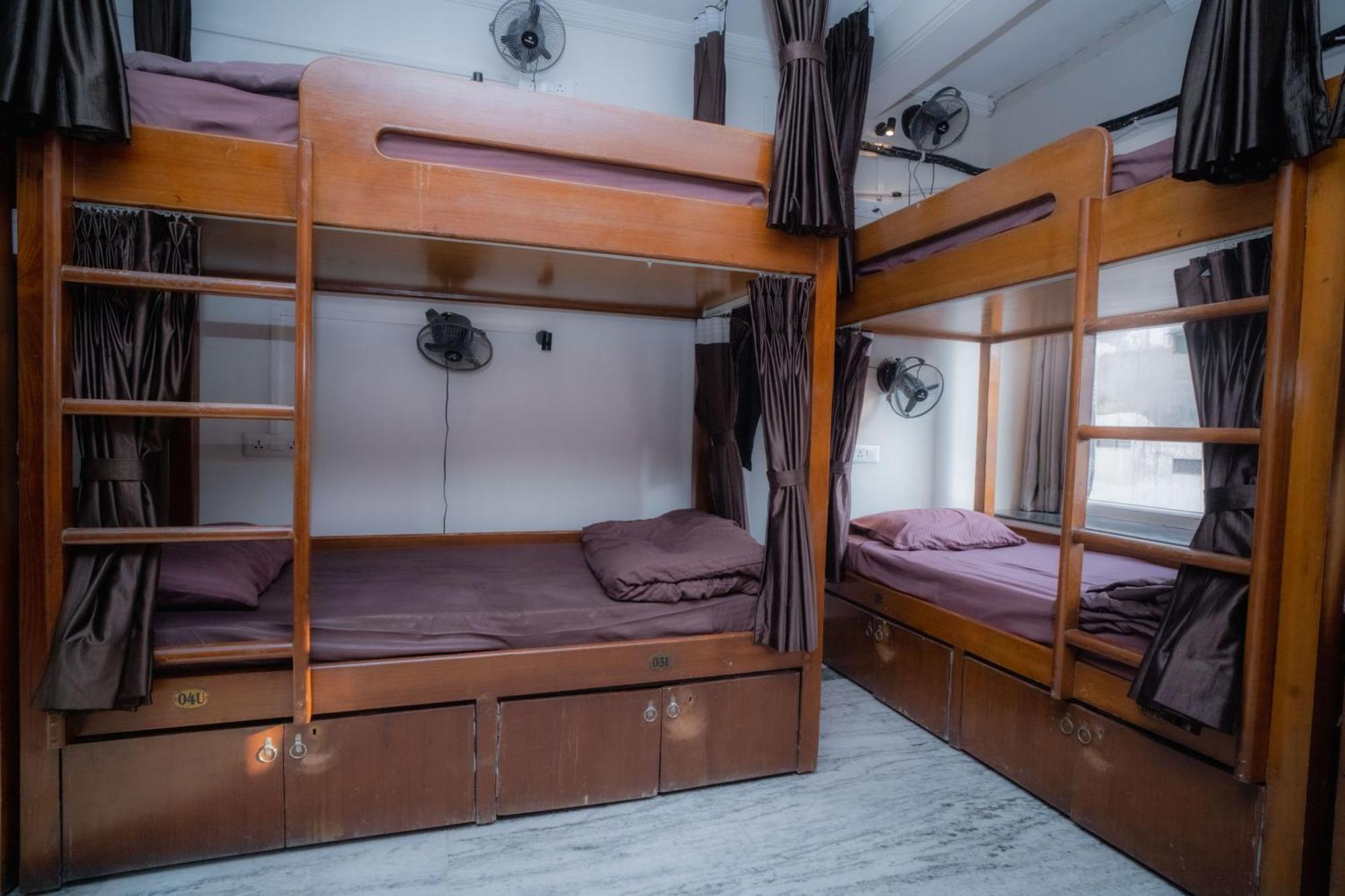 Pearl Courtyard Dormitory バラナシ エクステリア 写真