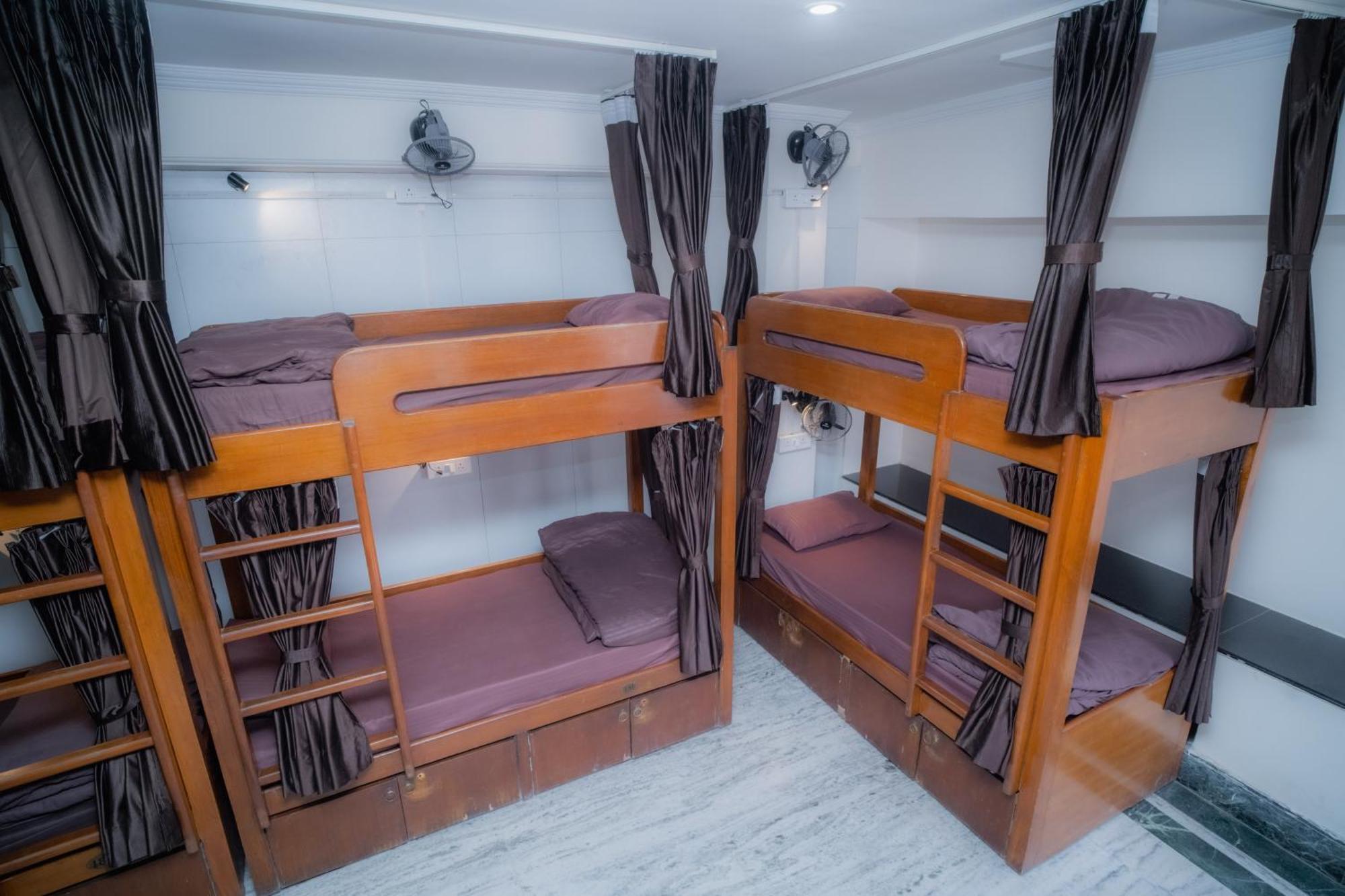 Pearl Courtyard Dormitory バラナシ エクステリア 写真